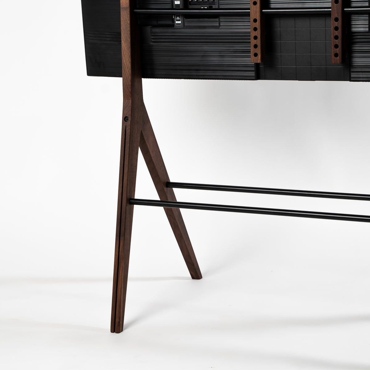 kaya-tv-stander-valnod-bag.jpg