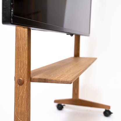 Eikenhouten plank voor tv-meubel op wielen – SIKA